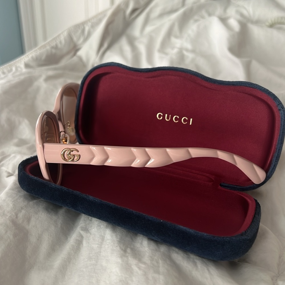 Pink Gucci Sunglasses with glasses case - Picture 2 of 4